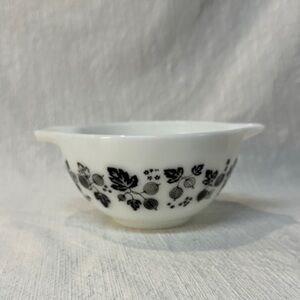 Vintage Pyrex Gooseberry Black and White Bowl | 441 | 1.5 quart